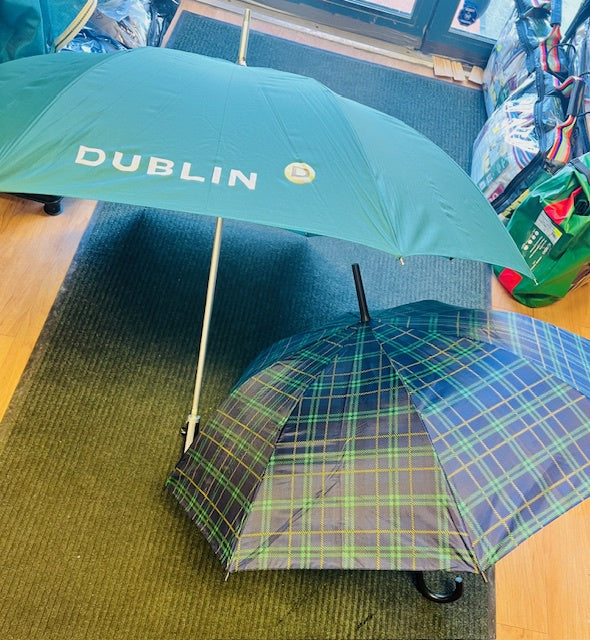 Umbrellas: Lage and Small