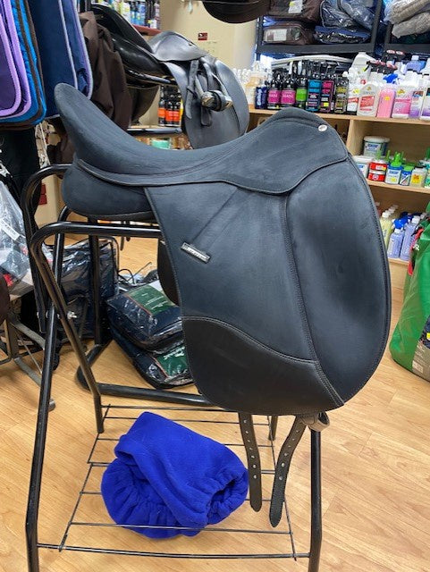 Wintec Isabell Synthetic Dressage Saddle